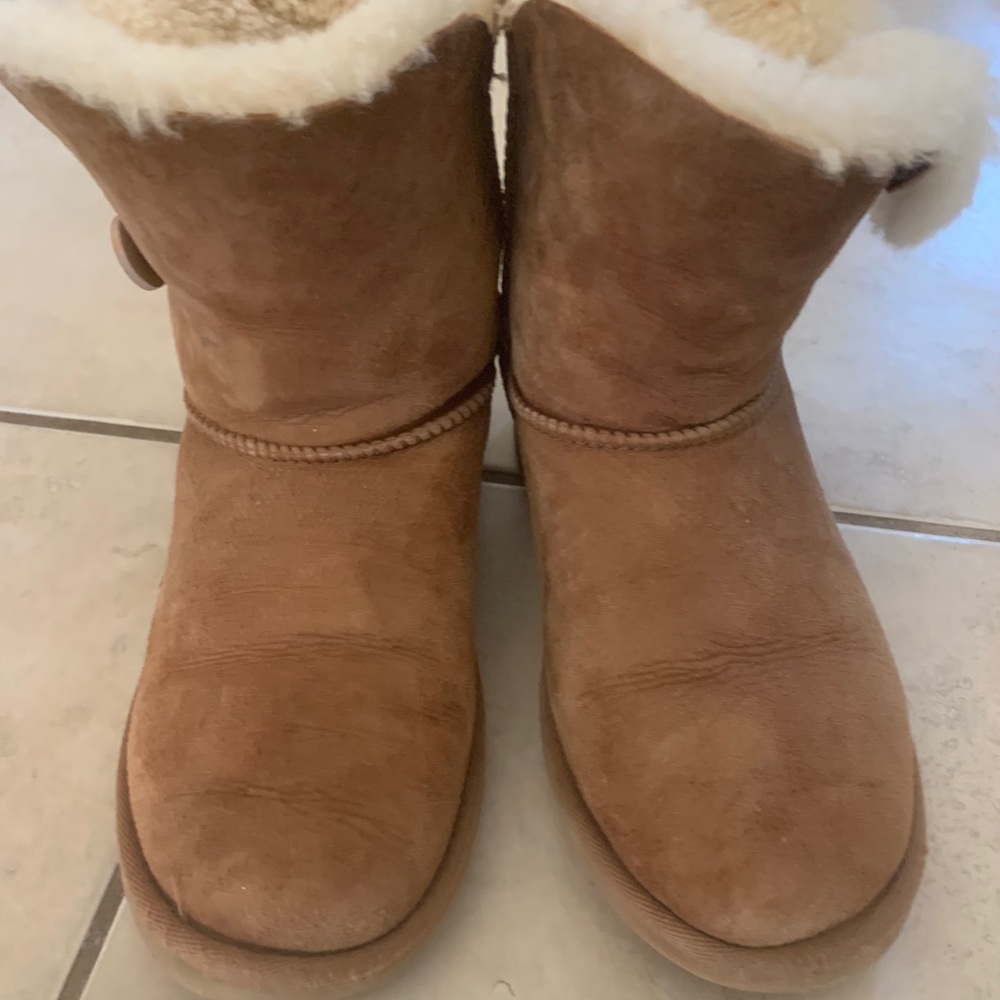 Button Ugg’s